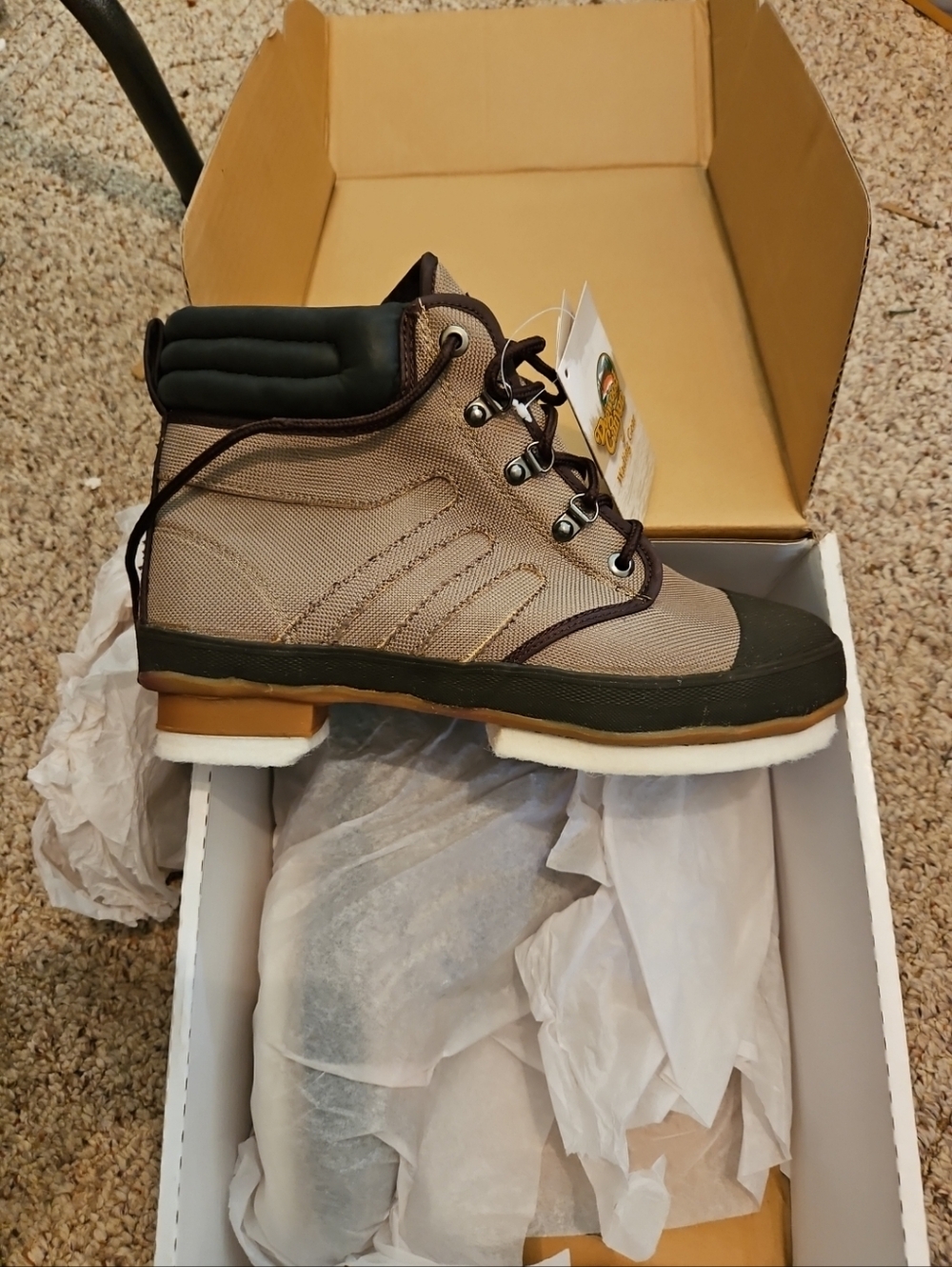 Men's Size 11 Tan High-Top Outdoor Felt Bottom Fishing (Wading) Boots